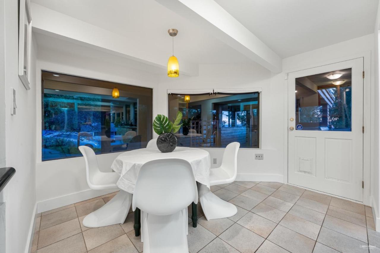 Cypress: Private Bedroom/Bathroom/Office, With Shared Pool, Hot Tub Северный Ванкувер Экстерьер фото