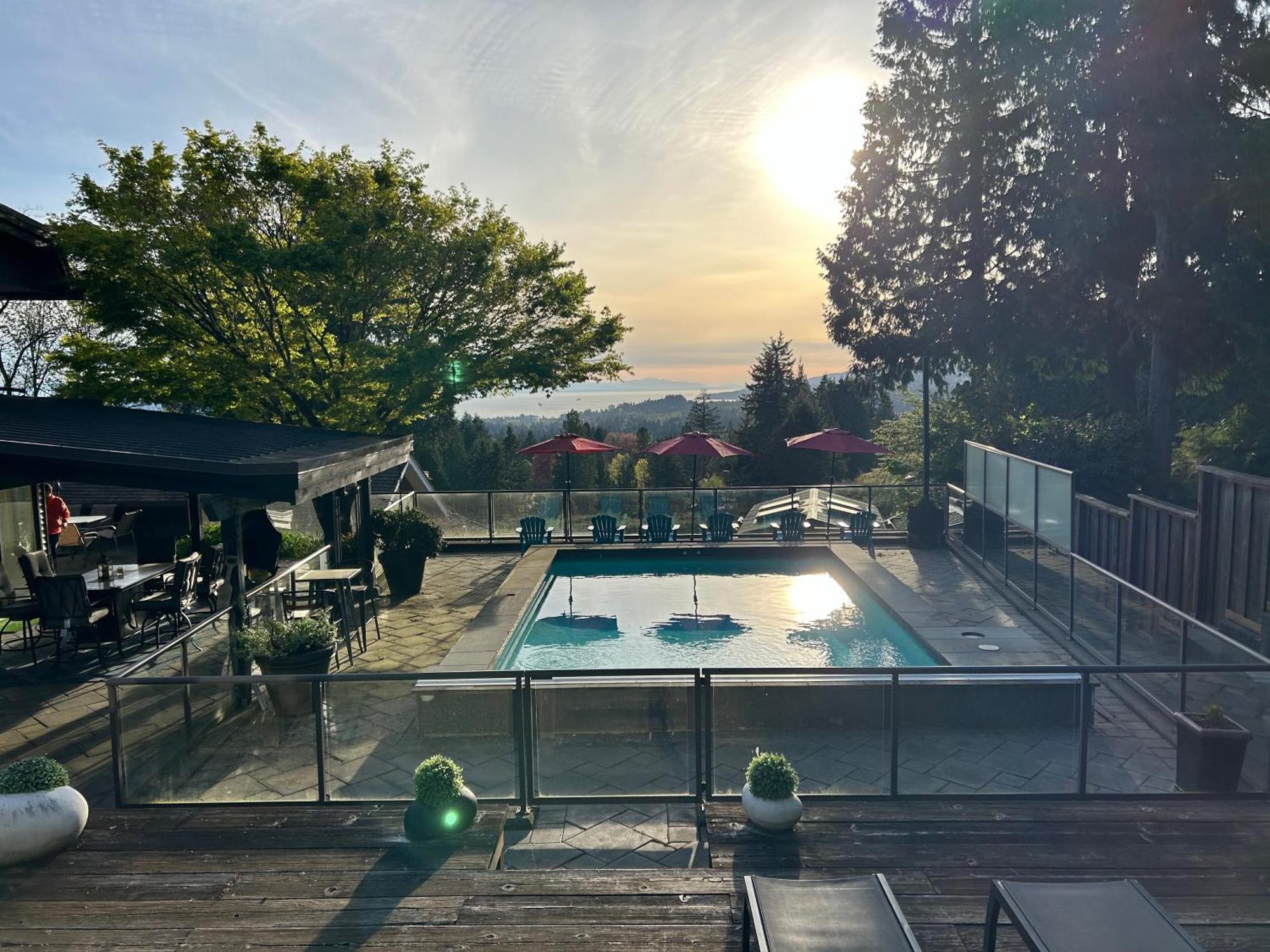 Cypress: Private Bedroom/Bathroom/Office, With Shared Pool, Hot Tub Северный Ванкувер Экстерьер фото