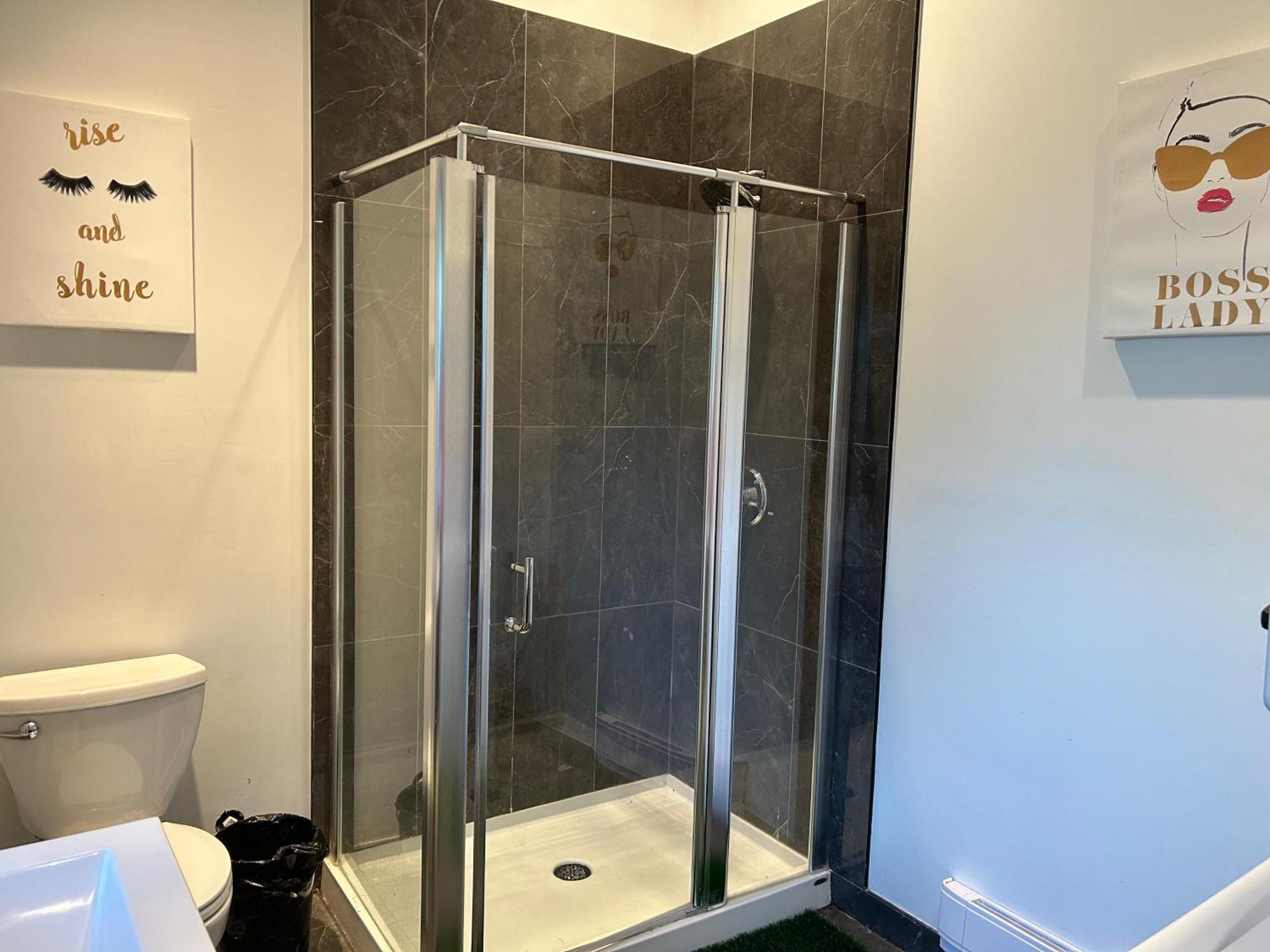 Cypress: Private Bedroom/Bathroom/Office, With Shared Pool, Hot Tub Северный Ванкувер Экстерьер фото