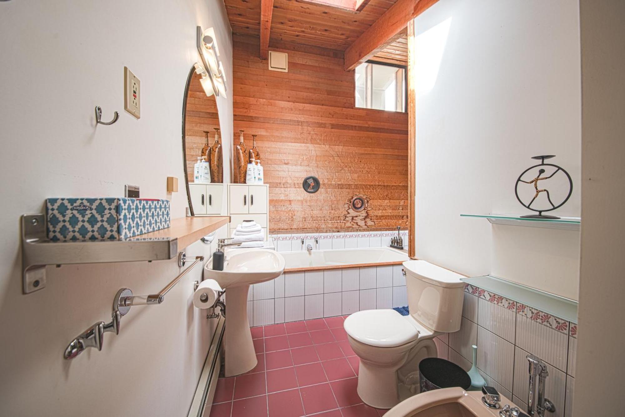Cypress: Private Bedroom/Bathroom/Office, With Shared Pool, Hot Tub Северный Ванкувер Экстерьер фото
